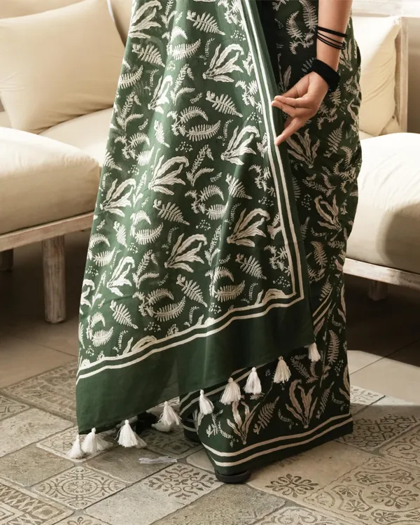 Green_Cotton_H_Block_Printed_Mul_Saree_With_Tassels_For_Women